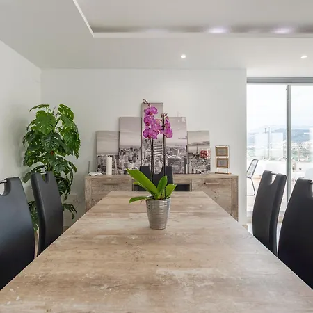 Апартаменты Seafront Luxury Penthouse Costa