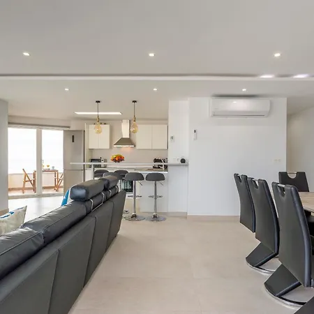 Appartamento Seafront Luxury Penthouse Costa *